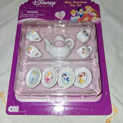 Sale Photo Thumbnail #52: 10 piece set NIB. Disney Princesses.