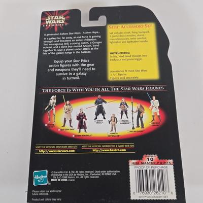 LOT 134: Star Wars: The Power of the Force Episode I Sneak Preview Mace Windu Action Figure, Sith Accessory Set, Tatooine Accessory Set...