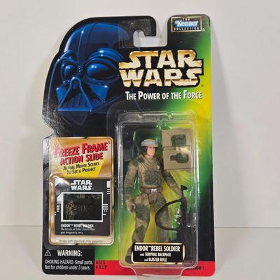 LOT 136: The Power of the Force Max Rebo Band Pairs Joh Yowza and Sy Snootles, Chewbacca Boushh Bounty, Anakin Skywalker, and Endor Rebel...