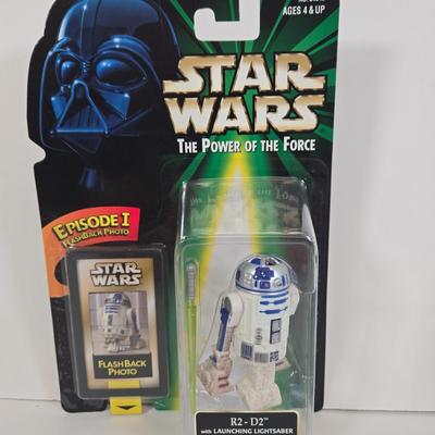 LOT 137: Power of the Force Oola and Salacious Crumb, Gamorrean Guard, Admiral Ackbar,Malakili (Rancor Keeper), and R2-D2 Action Figures