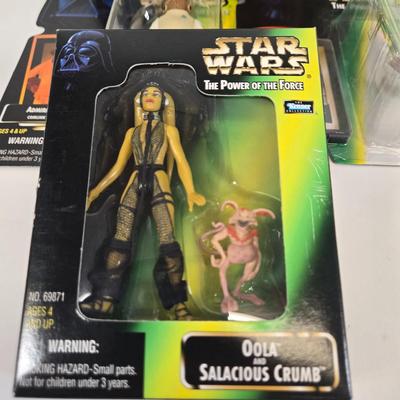 LOT 137: Power of the Force Oola and Salacious Crumb, Gamorrean Guard, Admiral Ackbar,Malakili (Rancor Keeper), and R2-D2 Action Figures