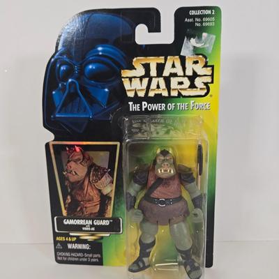 LOT 137: Power of the Force Oola and Salacious Crumb, Gamorrean Guard, Admiral Ackbar,Malakili (Rancor Keeper), and R2-D2 Action Figures