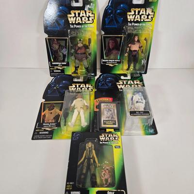 LOT 137: Power of the Force Oola and Salacious Crumb, Gamorrean Guard, Admiral Ackbar,Malakili (Rancor Keeper), and R2-D2 Action Figures