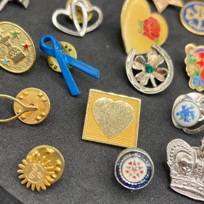 LOT 187J: Assorted Pins