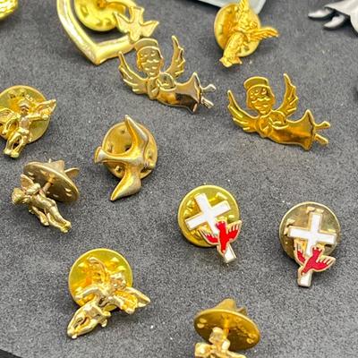 LOT 190J: Religious Pin Collection