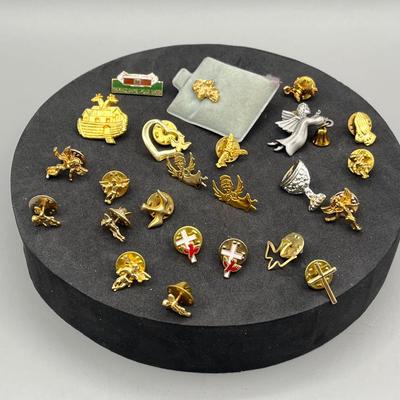 LOT 190J: Religious Pin Collection
