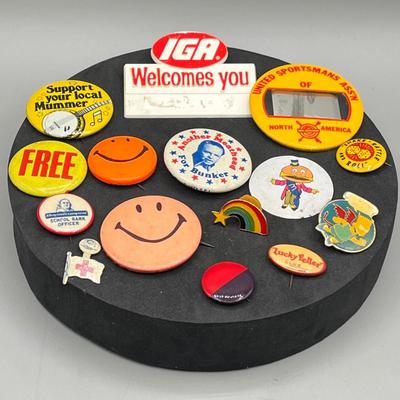 LOT 191J: Vintage Button Collection