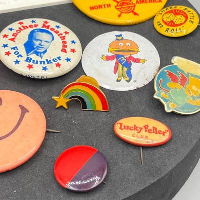 LOT 191J: Vintage Button Collection