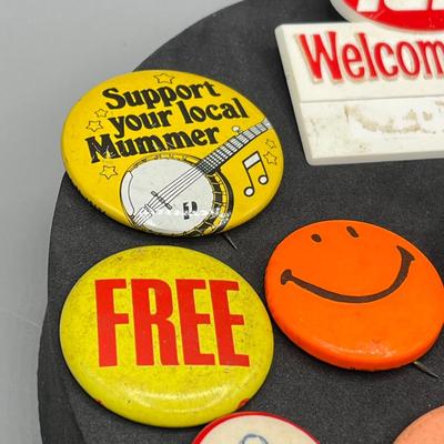 LOT 191J: Vintage Button Collection