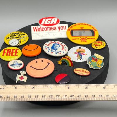 LOT 191J: Vintage Button Collection