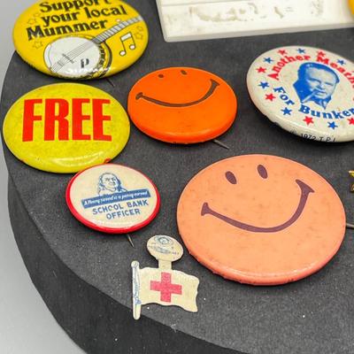 LOT 191J: Vintage Button Collection