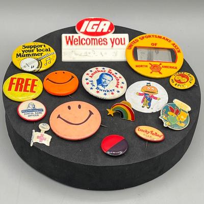 LOT 191J: Vintage Button Collection