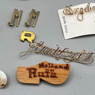 LOT 194J: Vintage Pin/Brooch Collection