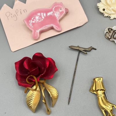 LOT 194J: Vintage Pin/Brooch Collection
