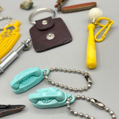 LOT 200J: Vintage Keychains