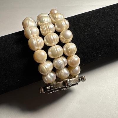 French Kande pearl bracelet with bag