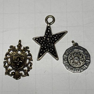 3 pendants