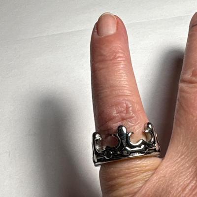 Stainless steel crown ring (size 6)