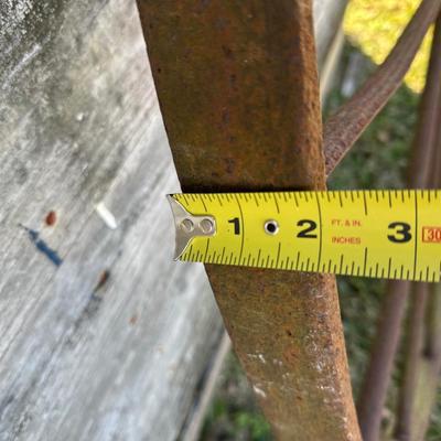 Antique Iron Wagon Wheel – Farm / Rustic Yard & Wall Décor