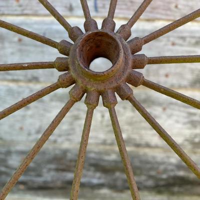 Antique Iron Wagon Wheel – Farm / Rustic Yard & Wall Décor