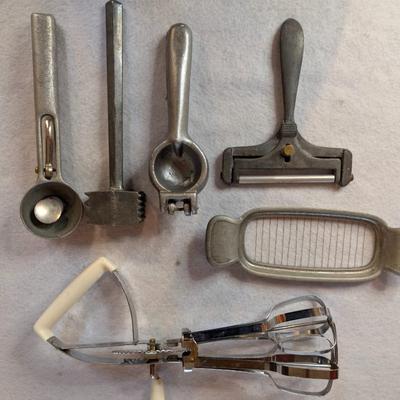 Sale Photo Thumbnail #227: Set of 6 vintage kitchen gadgets 
all in working order