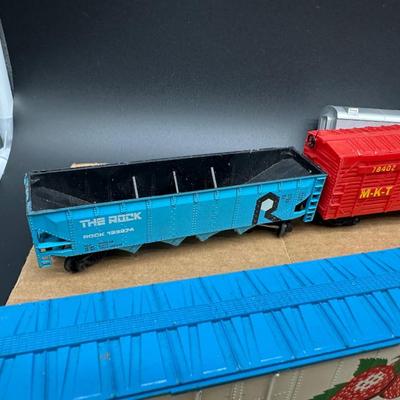 Vintage HO Scale Model Train Lot – Locomotives, Freight Cars, Track & Power Packs. HO Scamm