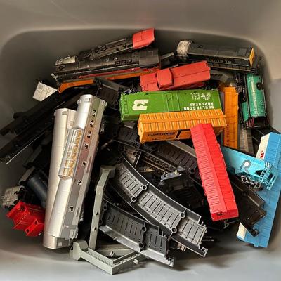 Vintage HO Scale Model Train Lot – Locomotives, Freight Cars, Track & Power Packs. HO Scamm