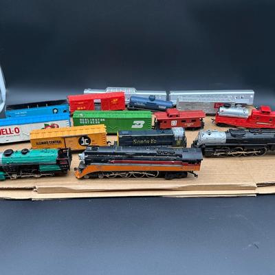 Vintage HO Scale Model Train Lot – Locomotives, Freight Cars, Track & Power Packs. HO Scamm