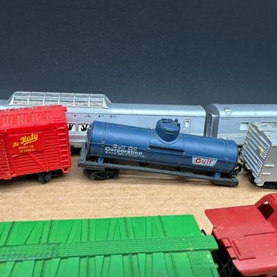 Vintage HO Scale Model Train Lot – Locomotives, Freight Cars, Track & Power Packs. HO Scamm