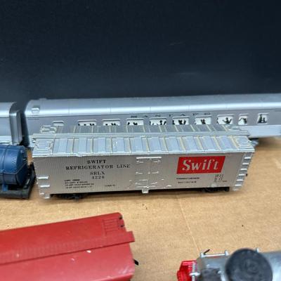 Vintage HO Scale Model Train Lot – Locomotives, Freight Cars, Track & Power Packs. HO Scamm