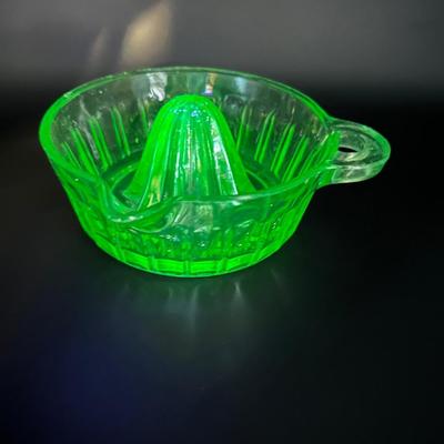 Vintage Uranium Glass Citrus Juicer / Reamer – Depression Era Green Glow