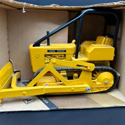 Vintage Ertl John Deere Die-Cast Models (2) – 1/16 Scale Crawler & 1939 Model A Tractor w/ Boxes