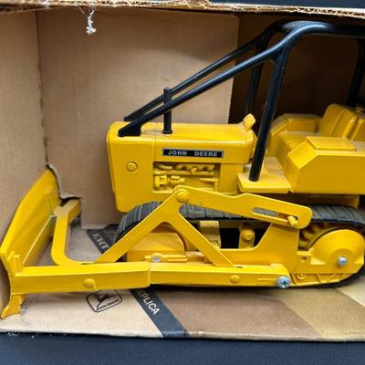 Vintage Ertl John Deere Die-Cast Models (2) – 1/16 Scale Crawler & 1939 Model A Tractor w/ Boxes