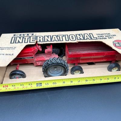 Vintage ERTL International Harvester Tractor & Wagon Farm Set 1/16 Scale Die-Cast w/ Box