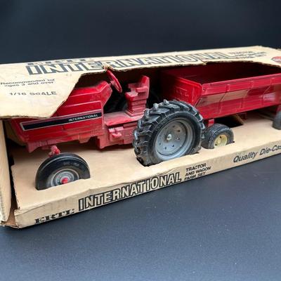Vintage ERTL International Harvester Tractor & Wagon Farm Set 1/16 Scale Die-Cast w/ Box