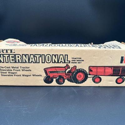 Vintage ERTL International Harvester Tractor & Wagon Farm Set 1/16 Scale Die-Cast w/ Box