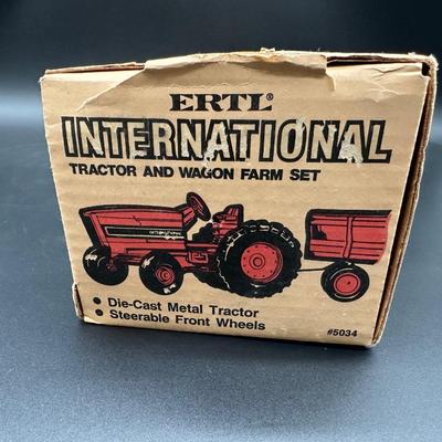 Vintage ERTL International Harvester Tractor & Wagon Farm Set 1/16 Scale Die-Cast w/ Box
