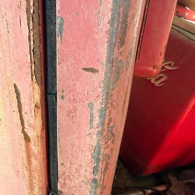 Vintage Coca-Cola Vending Machine – “Drink Coca-Cola in Bottles” – Ice Cold – As-Is / Restoration Project