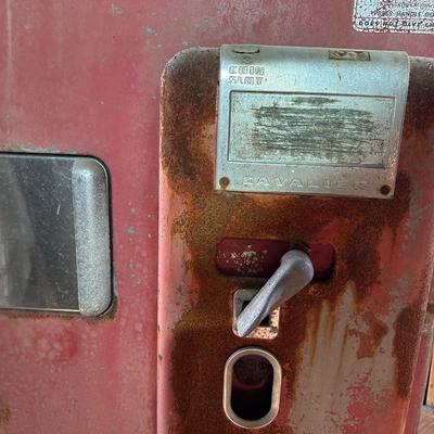 Vintage Coca-Cola Vending Machine – “Drink Coca-Cola in Bottles” – Ice Cold – As-Is / Restoration Project