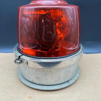 Vintage Yankee Red Rotating Warning Beacon Light – SAE W3-75 – Industrial / Emergency