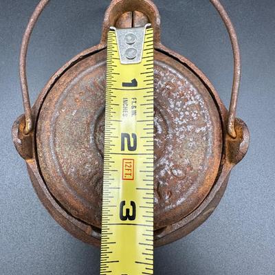 Antique Wagner Miniature Cast Iron Waffle Iron – Salesman Sample