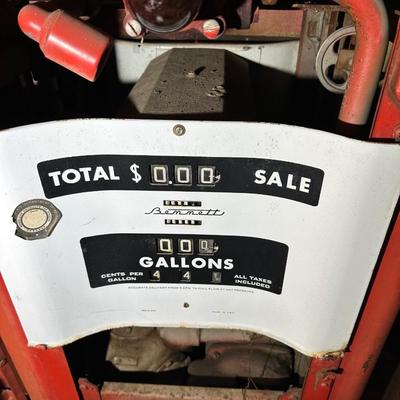 1950s Bennett Model 966 Conoco “Dino Supreme” Gas Pump – Original Patina Survivor