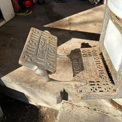 Early 1900’s Antique Cast-Iron Barber Chair w/ Footrest – The Dazey Company – Industrial Barber Shop Chair