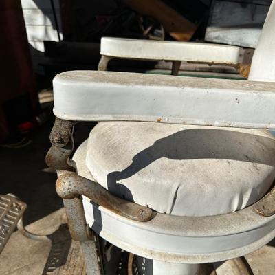 Early 1900’s Antique Cast-Iron Barber Chair w/ Footrest – The Dazey Company – Industrial Barber Shop Chair