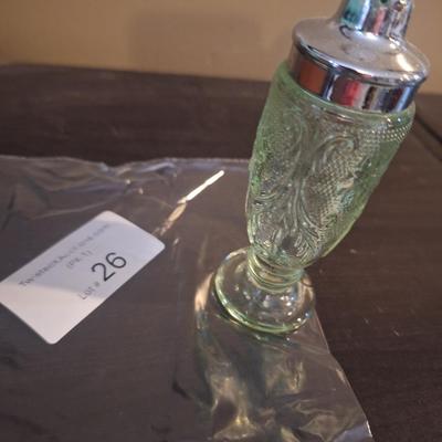 vintage Indiana Glass Tiara Sandwish salt shaker chantilly green (NO GLOW)