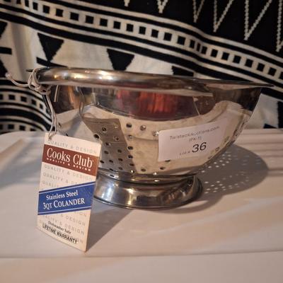 Cooks Club Stainless Steel 3 Quart Colander.