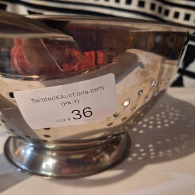 Cooks Club Stainless Steel 3 Quart Colander.