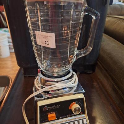 Oster Dual range pluse matic 16 speed blender with glass jar