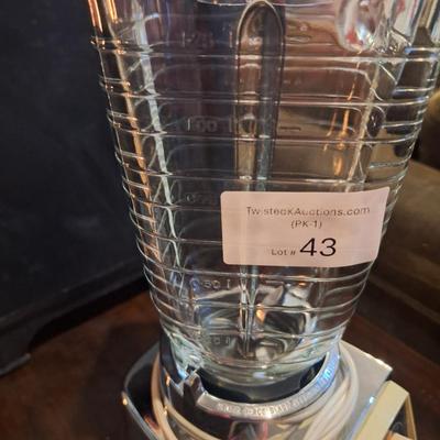 Oster Dual range pluse matic 16 speed blender with glass jar