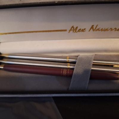 pen set in box